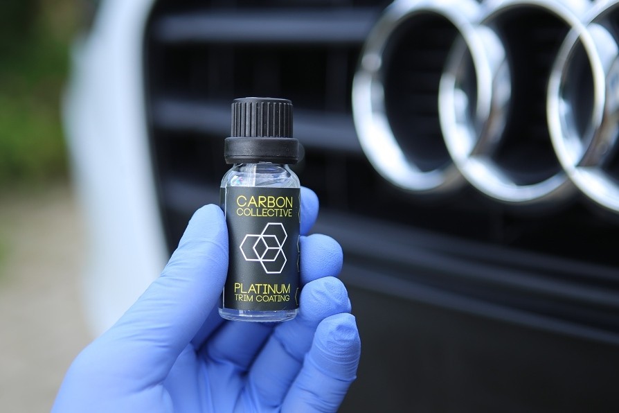 Aplikace keramické ochrany na plasty automobilu