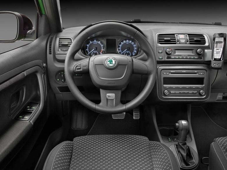 Co je potřeba k montáži aftermarket autorádia do Škoda Fabia 2 / Roomster?