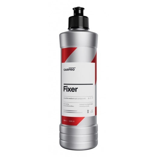 Středně hrubá lešticí pasta CarPro Fixer (250 ml)