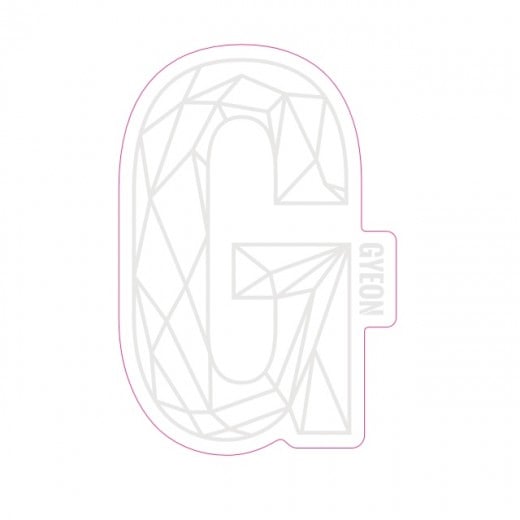 Samolepka Gyeon G Sticker White (100 mm x 65,6 mm)